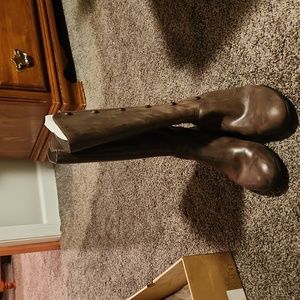 Born brown leather boots,with back zipper closure,and button detail